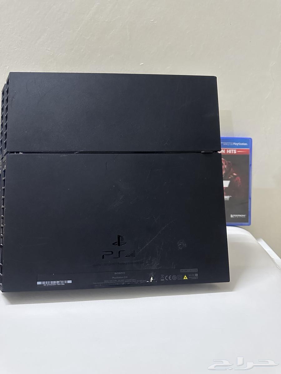 PlayStation 4 with four games and controller with Fortnite account64443317370627111