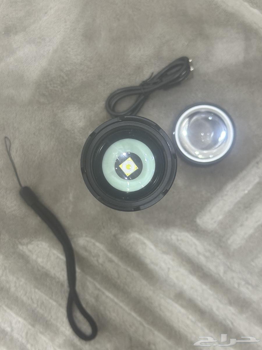 A very powerful new flashlight with a range of 2 kilometers and uses fire flame64446456855938111