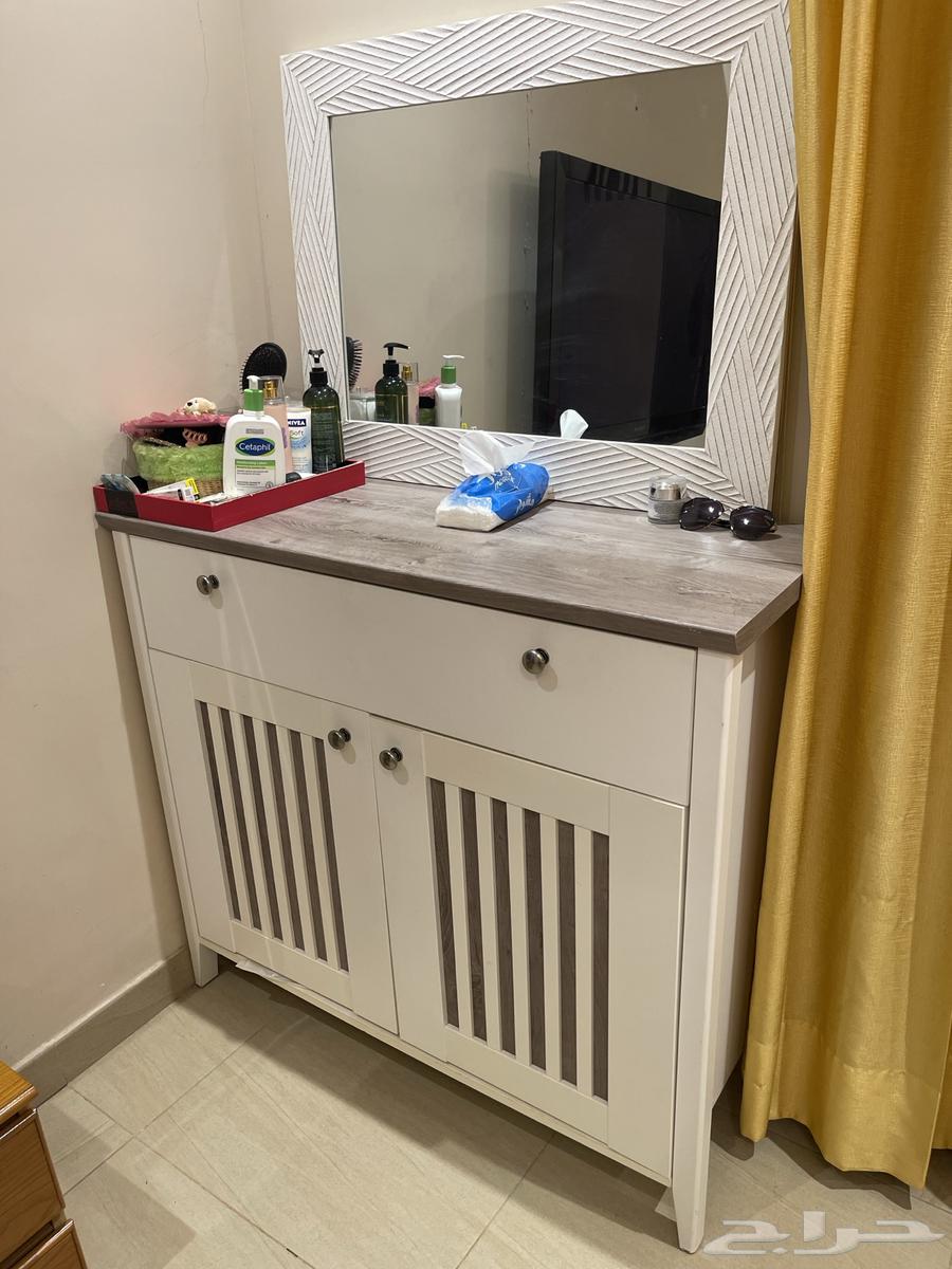 غرفة نوم شبه جديده64443990081026112