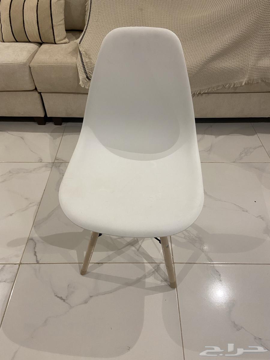 Chair. White color.64448780265346110