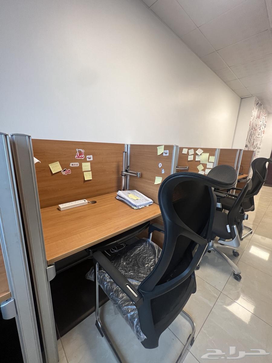 7 individual desktop tables with swivel chairs64445499617155110