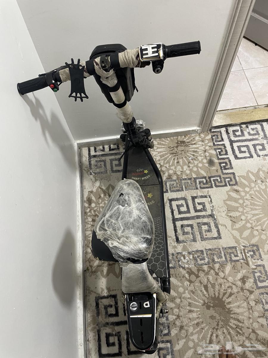 A seatless scooter, there's no damage anywhere except the list64446589866881110