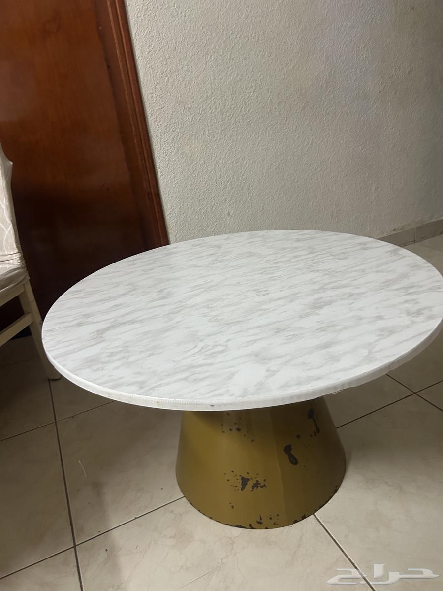 طاولة مستعمله للبيع64445472571267110