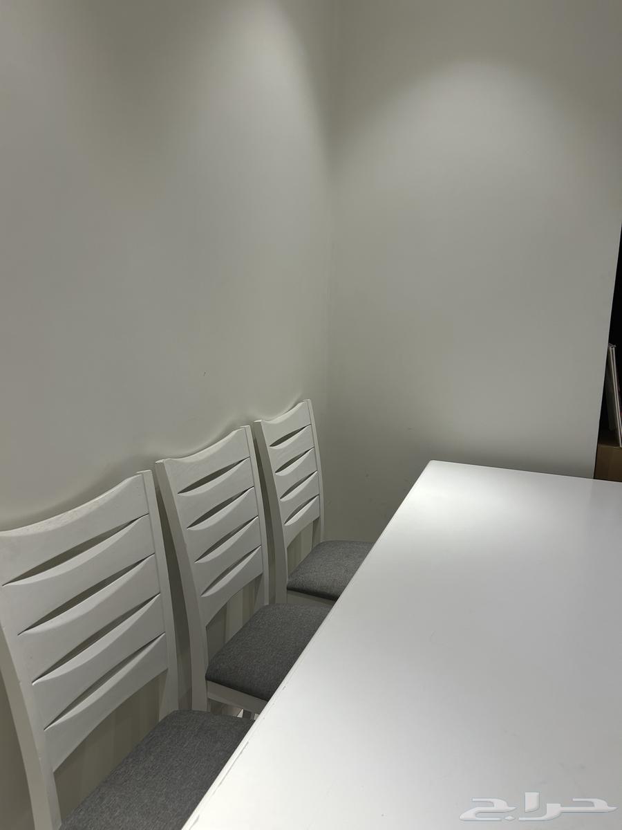 Dining table64449448794115110