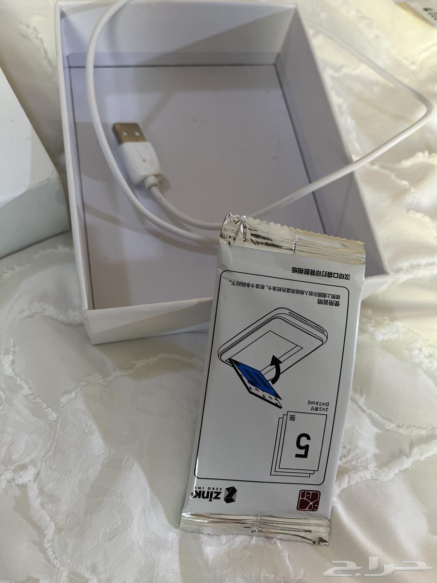 A mobile printer with excellent quality, comes with 5 sheets64445865556355111