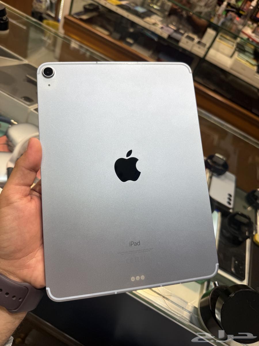 iPad Air 4 256GB with additional chip and charging cable64447798593154110