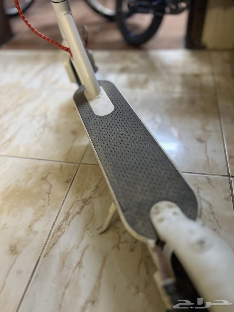 سكوتر اللون ابيض مخزن السعر على السوم اقل من 200لاتجي64447613285890113