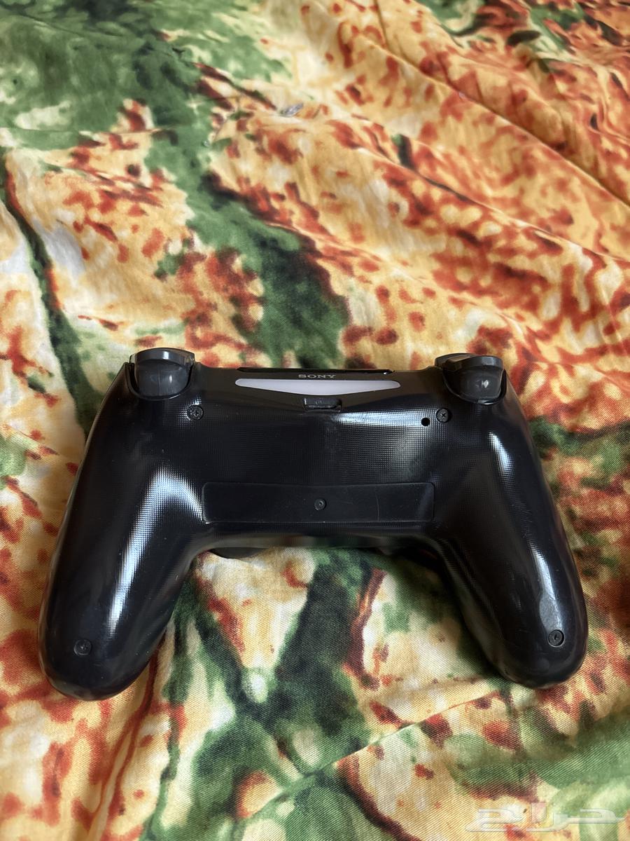 The hand is clean and does not suffer from any defect64446094676609111