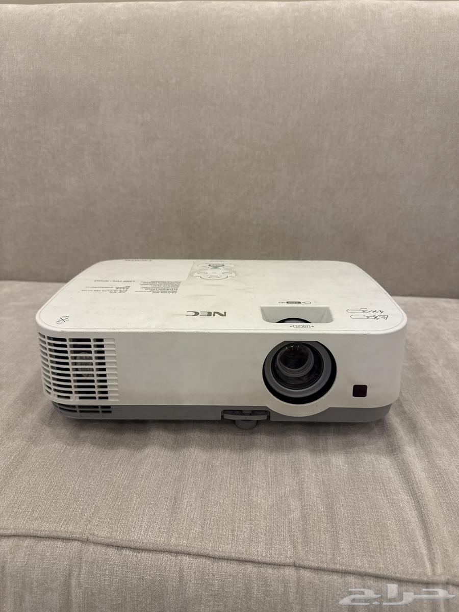 NEC large projector64446350636929110