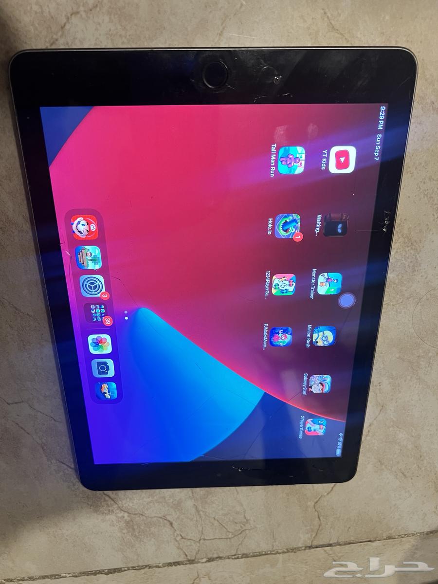 iPad with broken screen64448753383811110