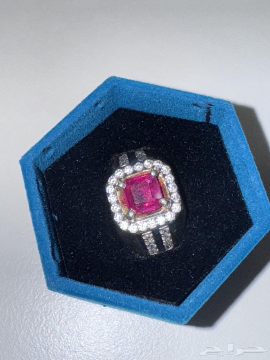 للبيع خاتم فضة مرصع بالألماس و ياقوت بورمي طبيعي (مع شهادة)64444647393795111