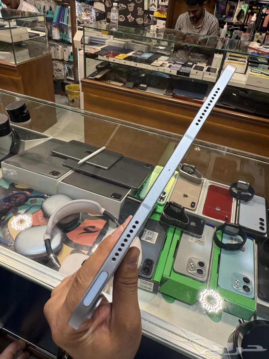 iPad Air 4 256GB with additional chip and charging cable64447798593154114