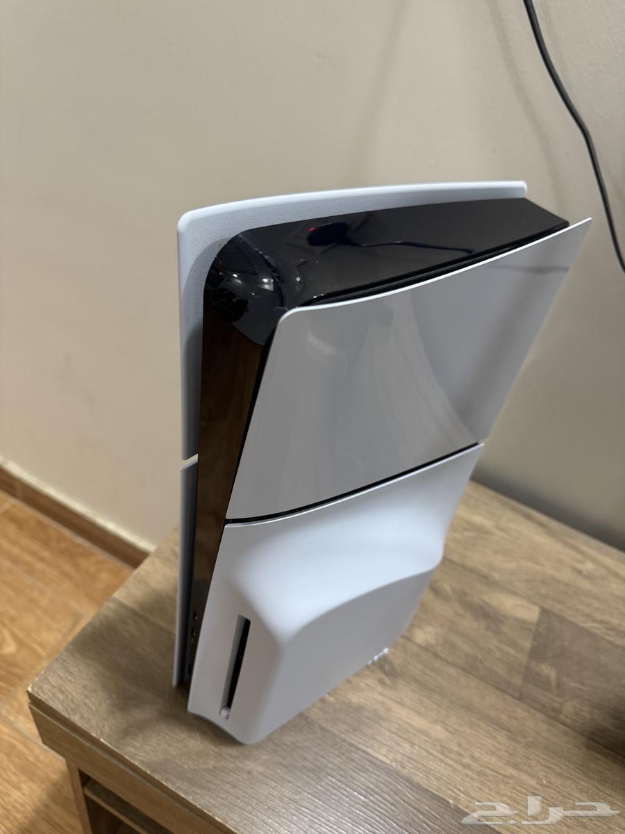 Sony 5 with all accessories, two controllers, and 3 discs64444754803202111