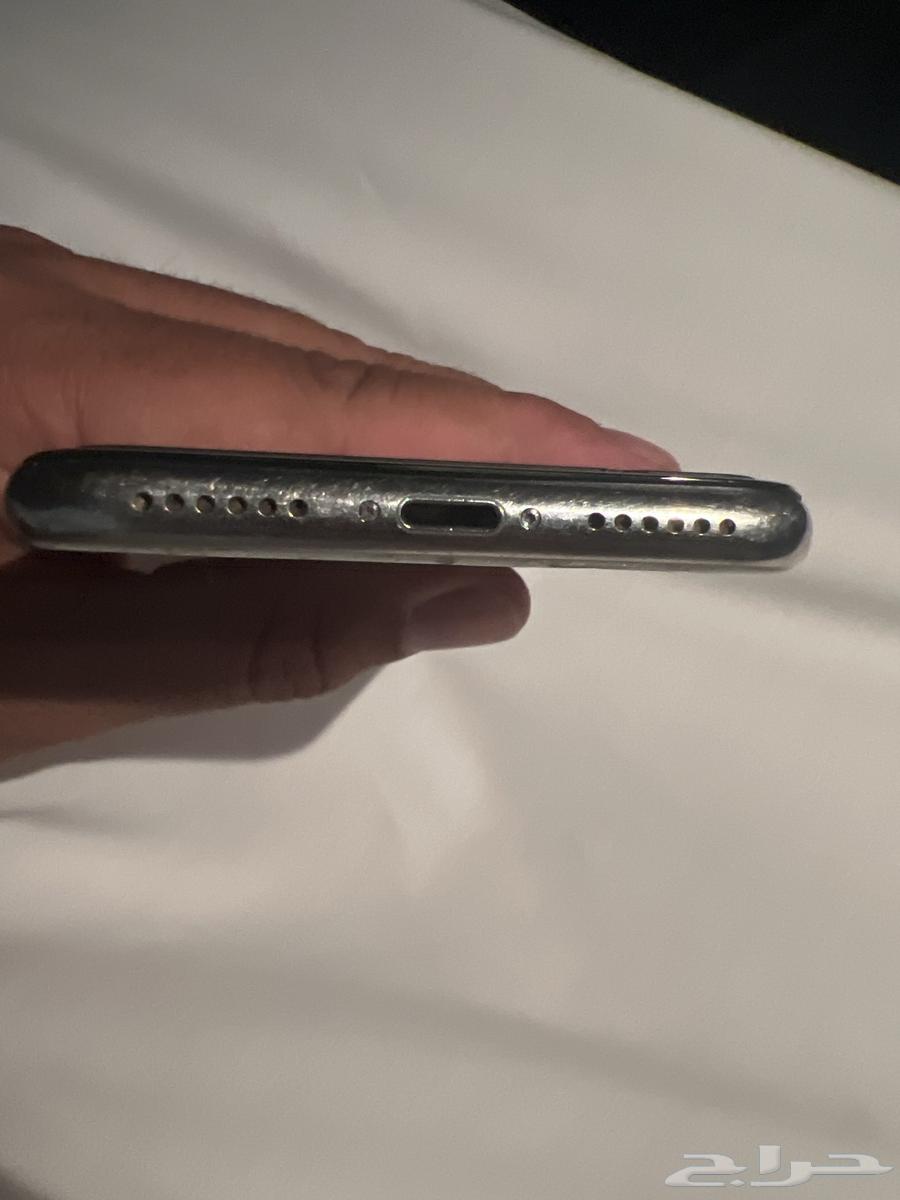 ايفون للبيع طافي له 6شهور ولا اعلم عنه شي64448566953219113