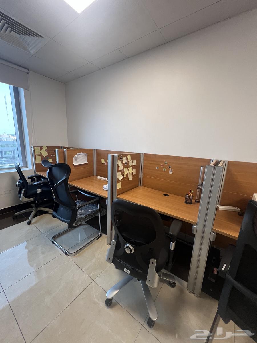 7 individual desktop tables with swivel chairs64445499617155112