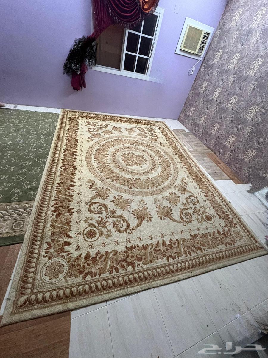 Two carpets in good condition for sale (4 by 3 and 3 by 2)64443452927362110
