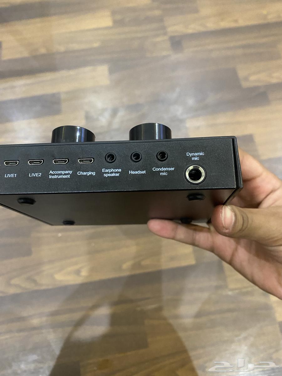 Audio splitter or amplifier64444862867331111