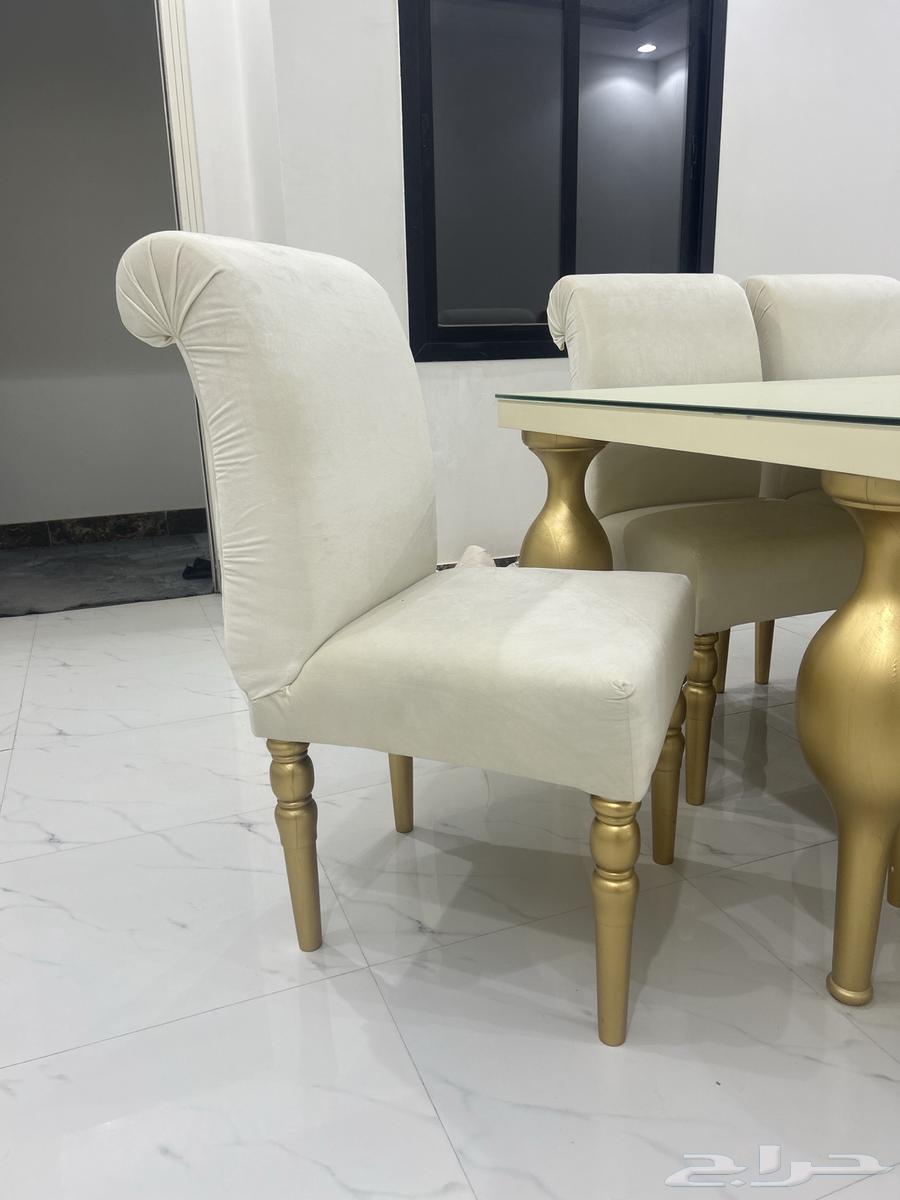 طاولة طعام للبيع64448607164801111