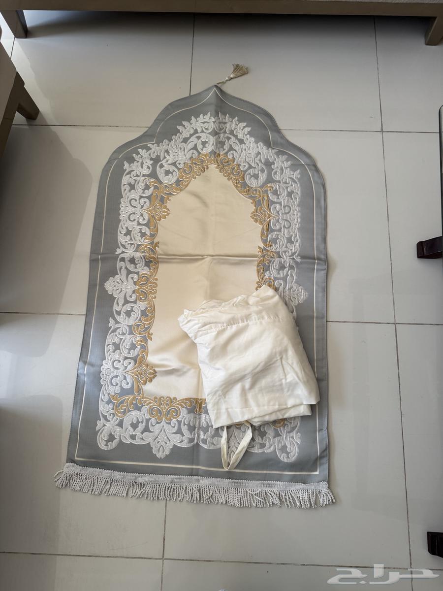 Elegant niche-designed padded rug with soft velvet texture64443843288065112