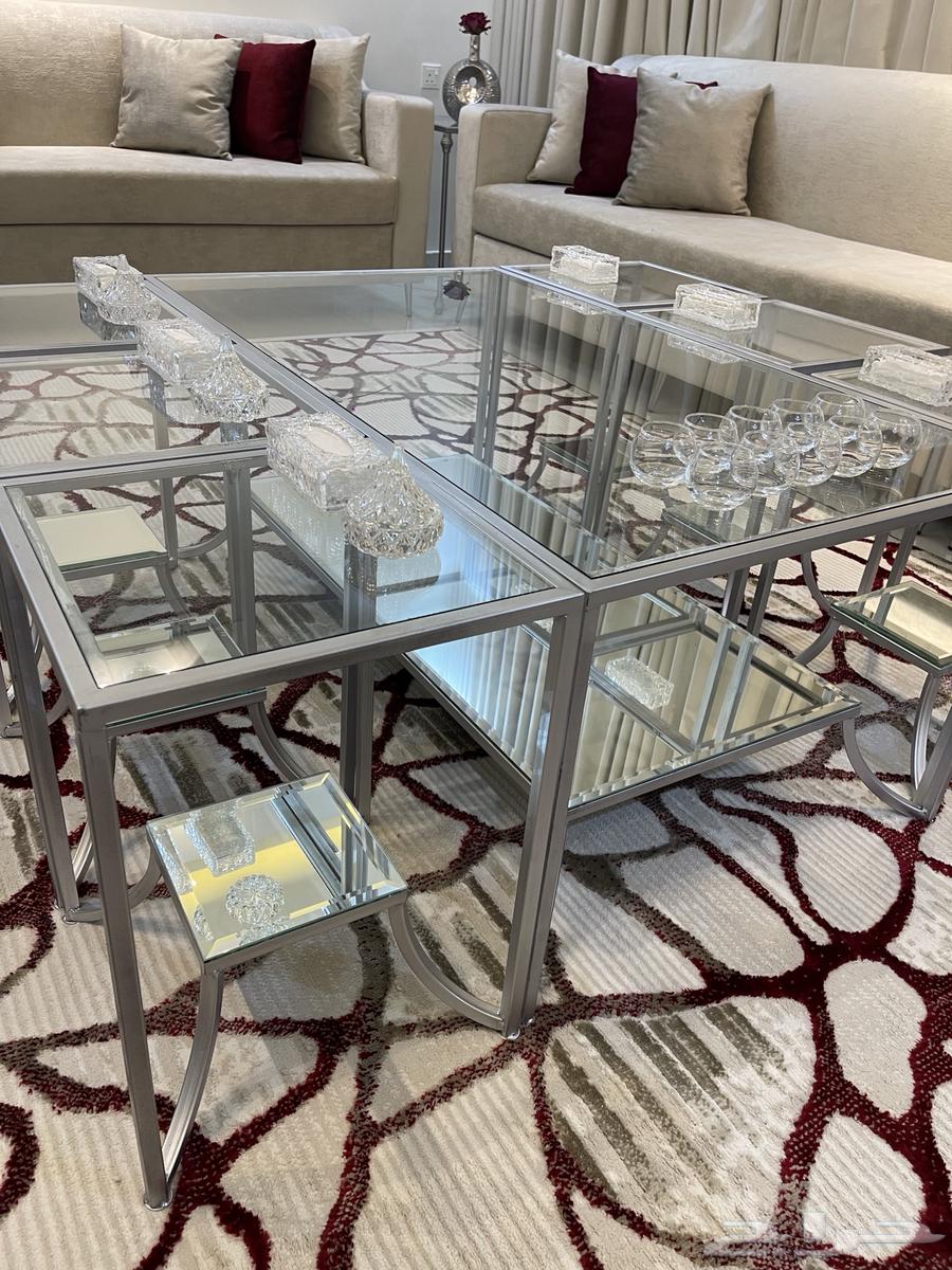 Large table and 6 side tables, almost new64448607239938110