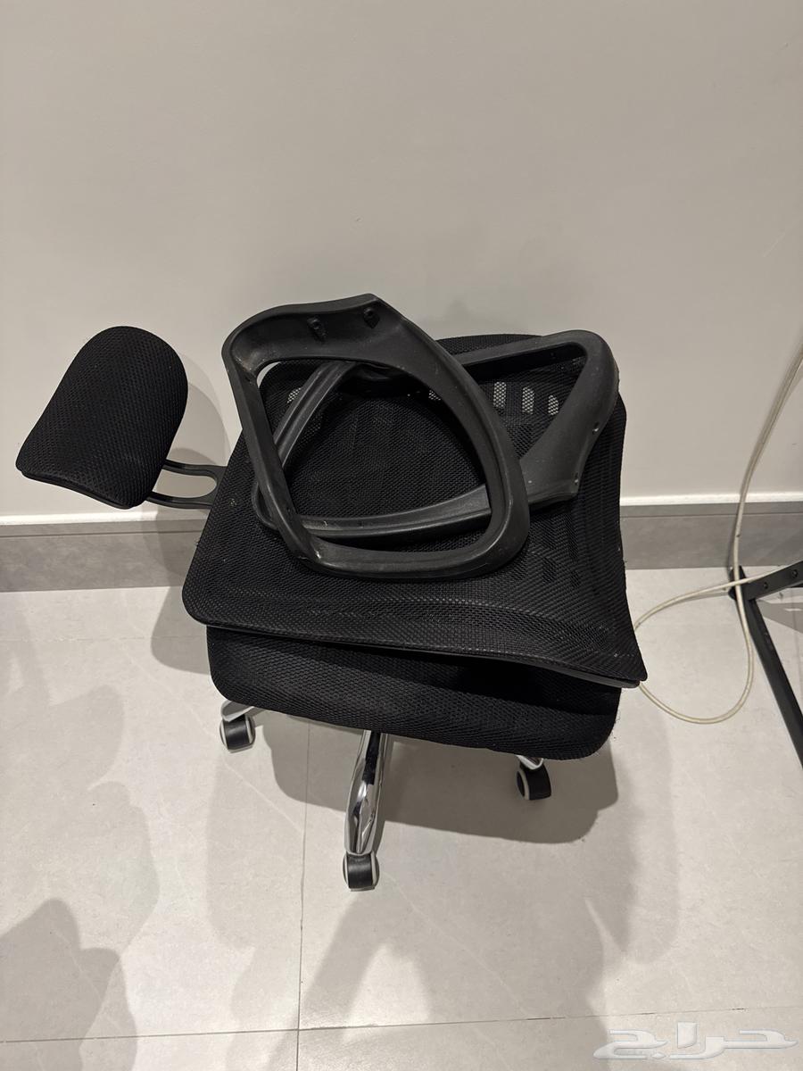 كرسي مكتبي فككته ومالي خلق ارجع اركبه ثانيه للبيع64447402343555110