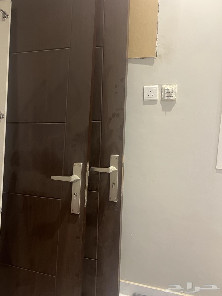 عفش زايد خشب وغسالة ملابس اوتماتيك مستعمله وكومدينا64447785348483113