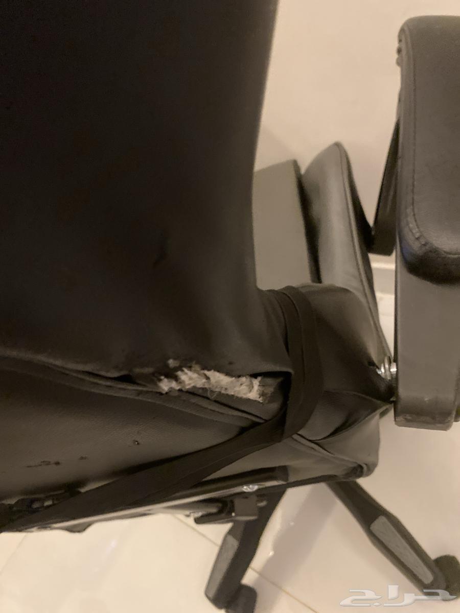 L-shaped table for sale, no damage, with gaming chair64442076211585113