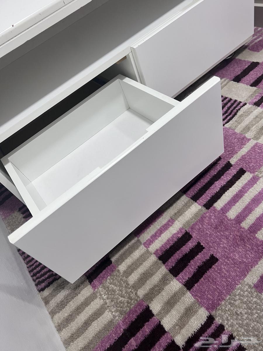 White TV table with two drawers in excellent condition except for very slight scratches hardly visible
and God willing we agree on the price64443209554306113