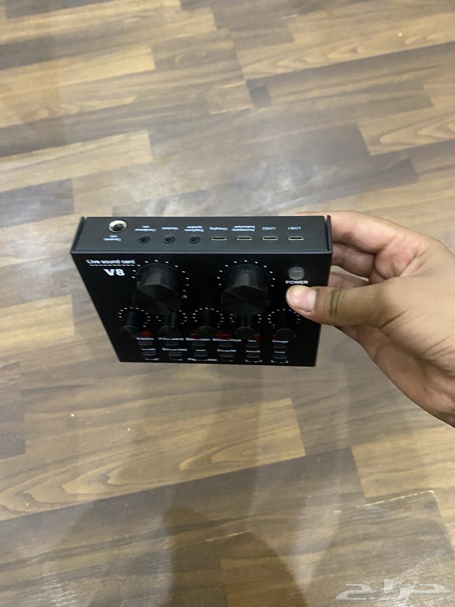 Audio splitter or amplifier64444862867331113