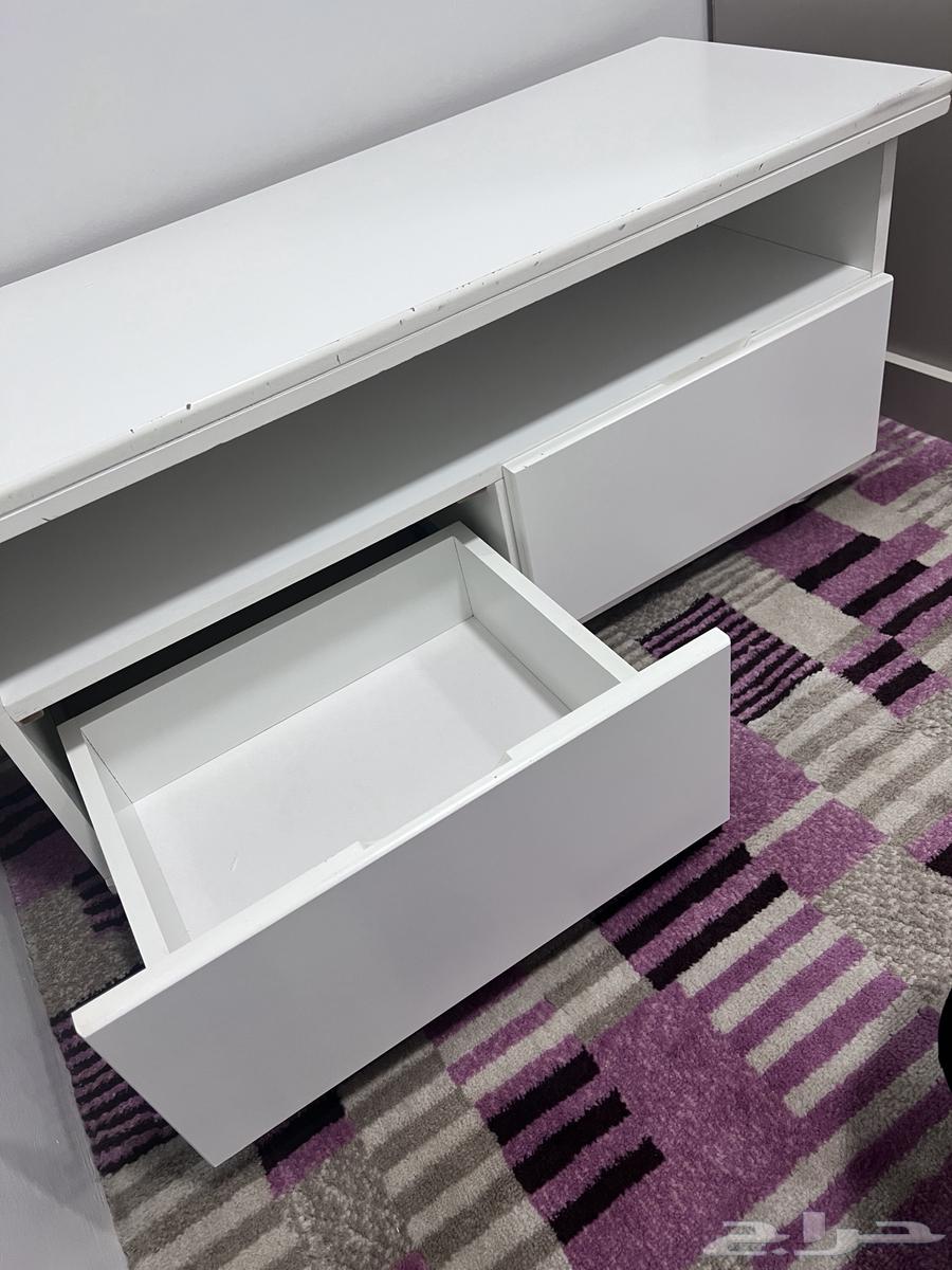 White TV table with two drawers in excellent condition except for very slight scratches hardly visible
and God willing we agree on the price64443209554306112