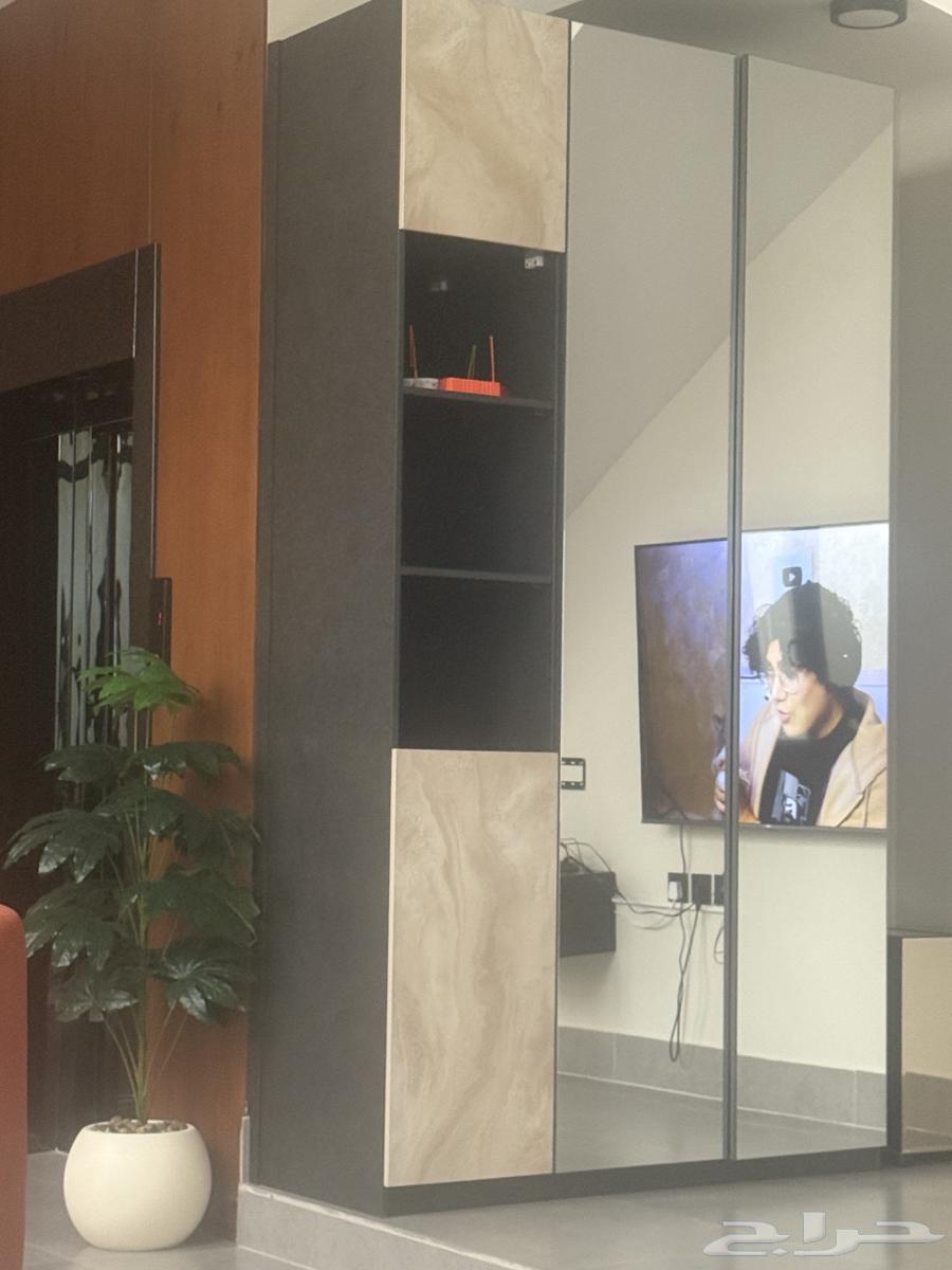 Excellent and sturdy abaya closet, selling because it doesn't fit the space, used for only one week64445973677059110