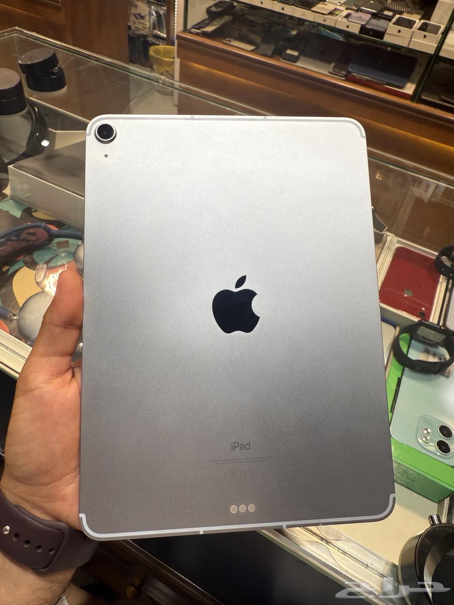 iPad Air 4 256GB with additional chip and charging cable64447798593154111