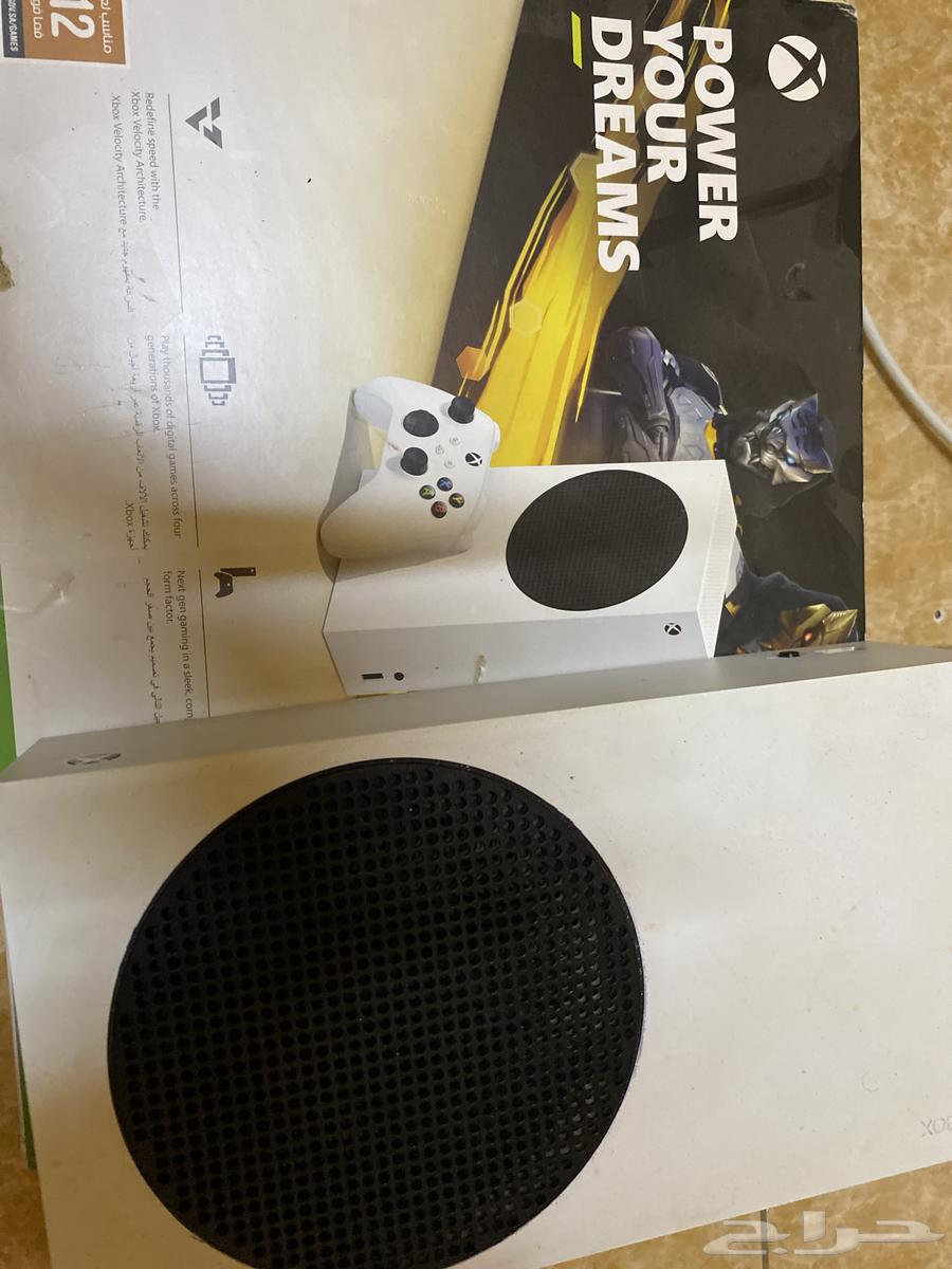 Xbox Series with controllers and two batteries64447508100866110