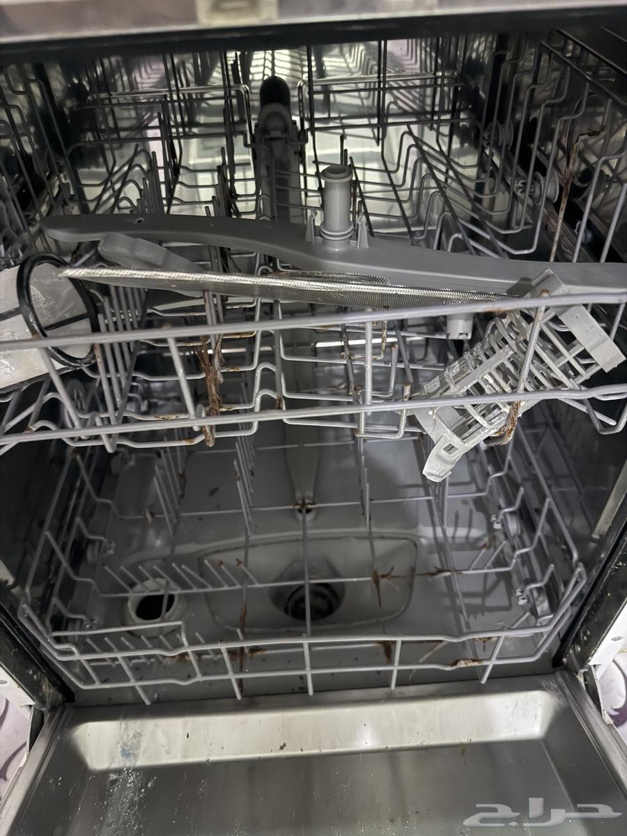 Midea dishwasher is on the floor, I don't know what's wrong with it. It doesn't work64449127637123110