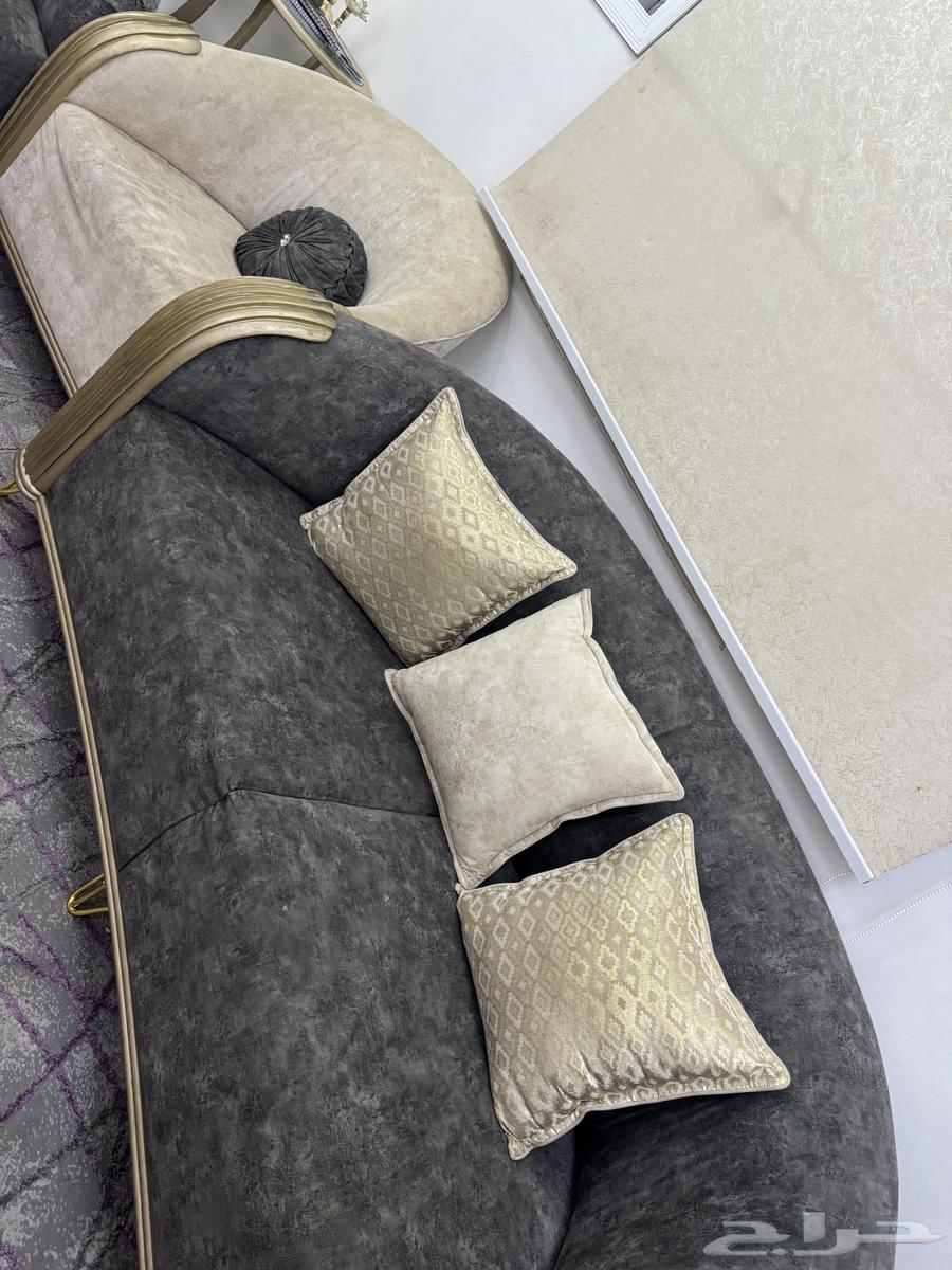 Sofa and table64447560767745110