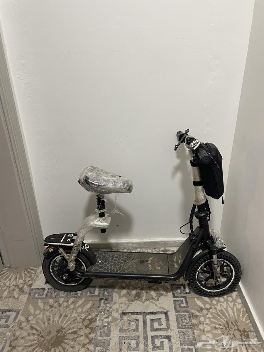 A seatless scooter, there's no damage anywhere except the list64446589866881111
