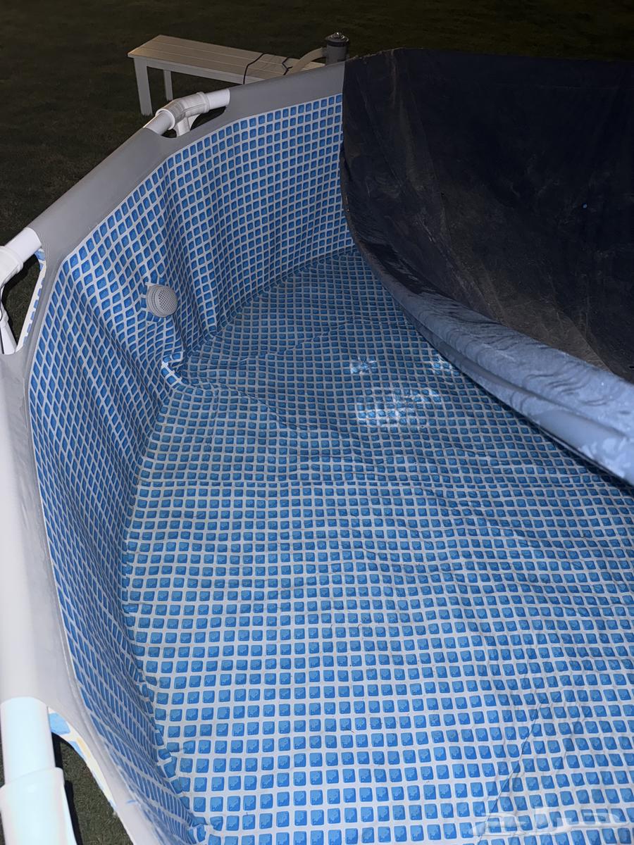 Large swimming pool64447798560259112