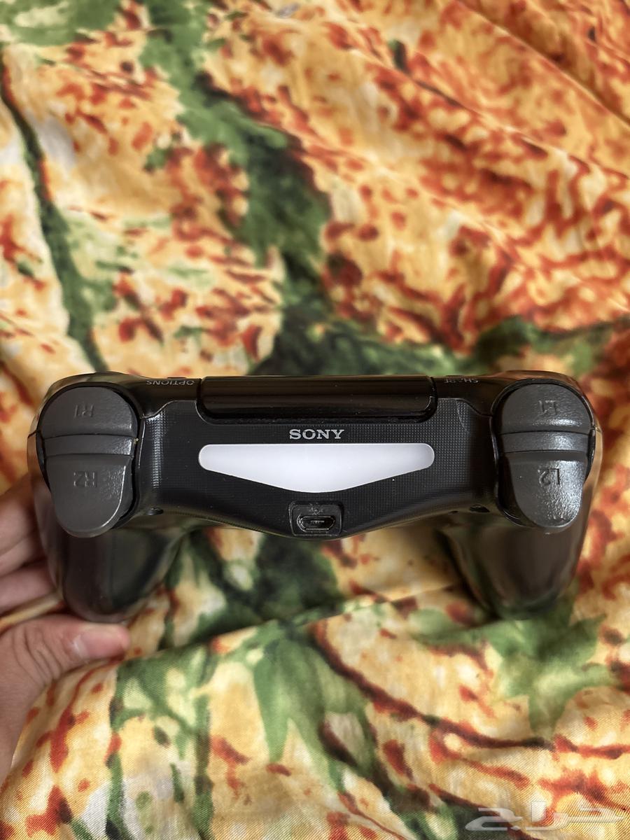 The hand is clean and does not suffer from any defect64446094676609112