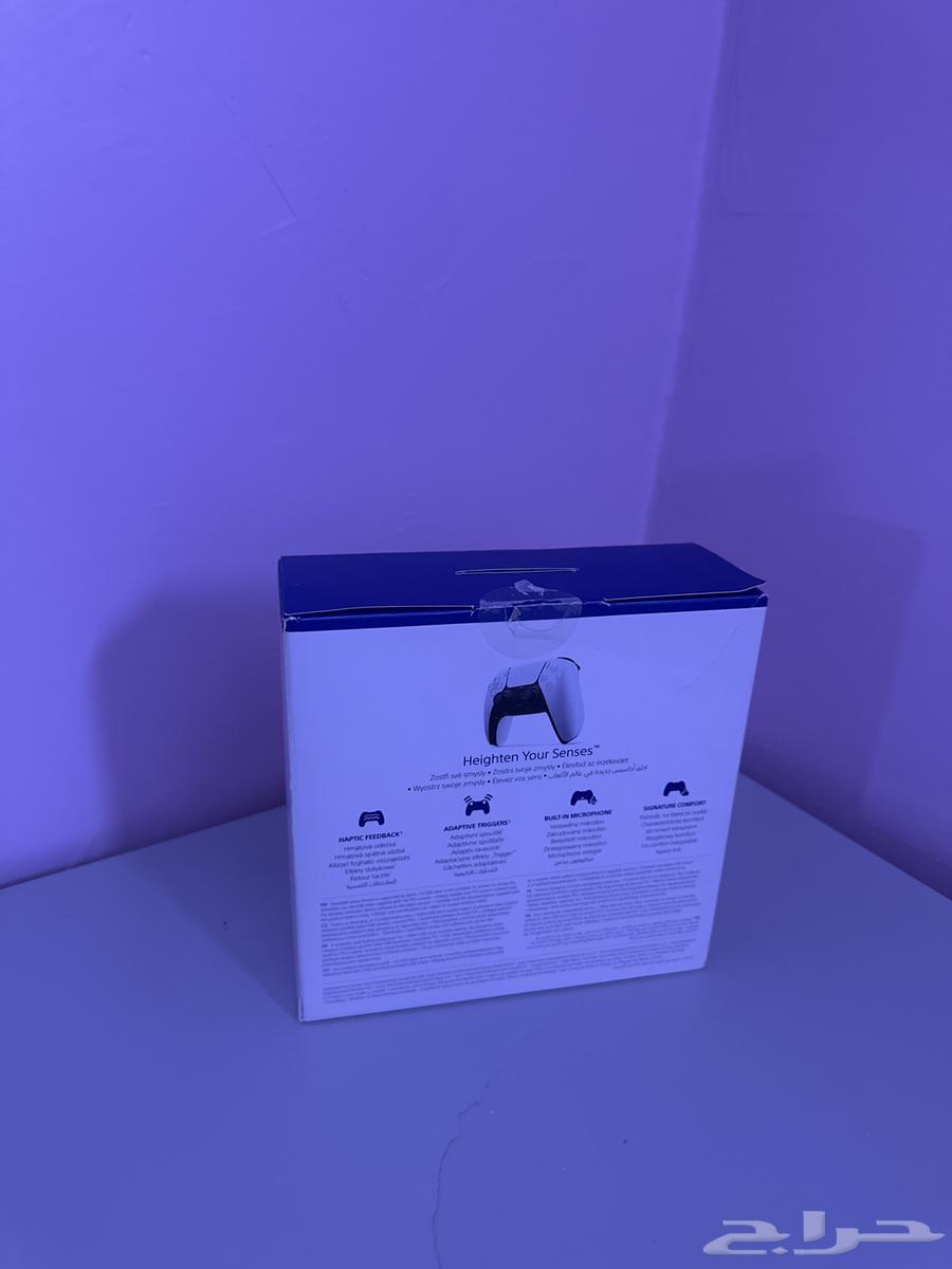 A new PlayStation controller in the box64442692541187111