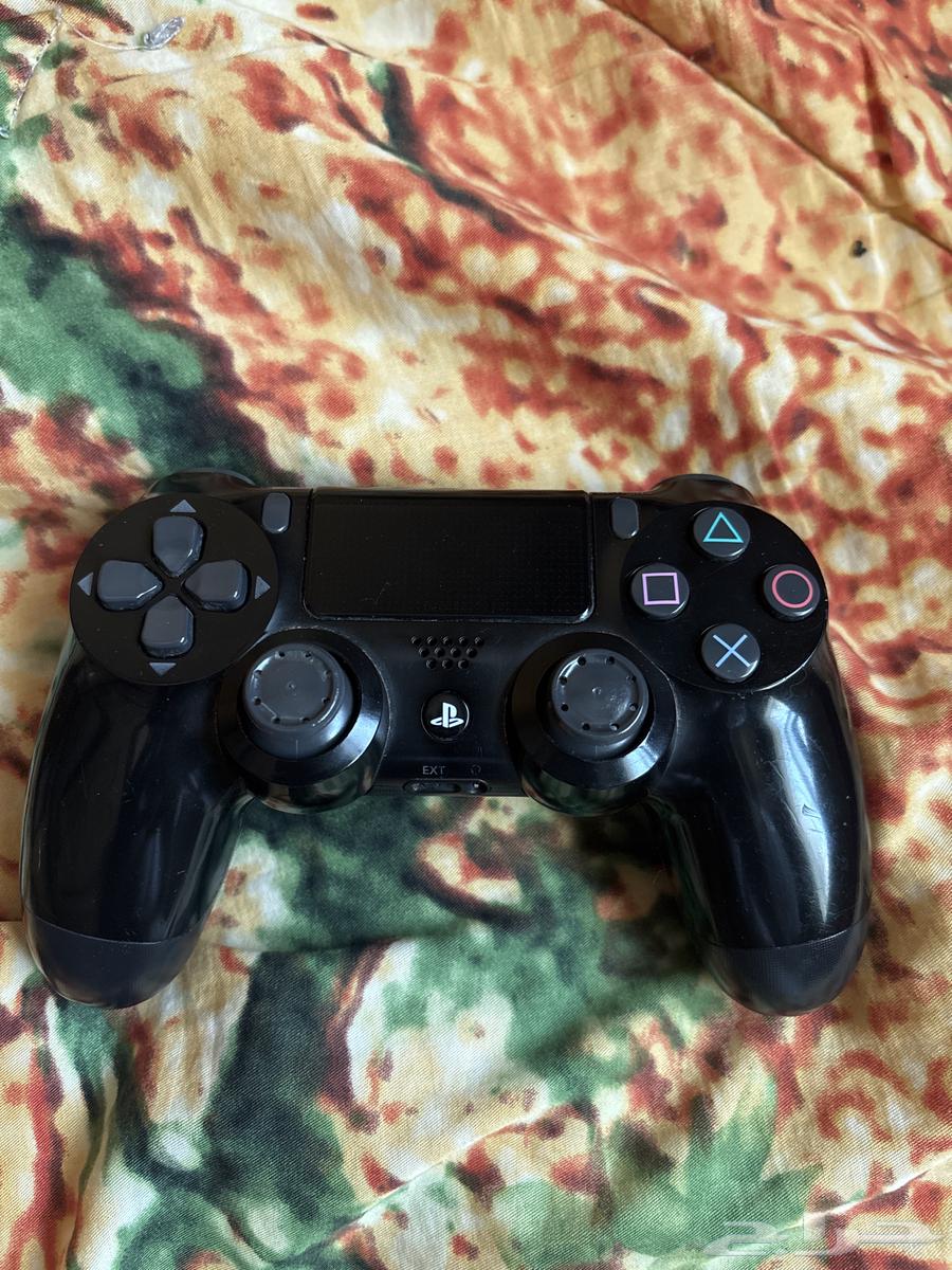 The hand is clean and does not suffer from any defect64446094676609110