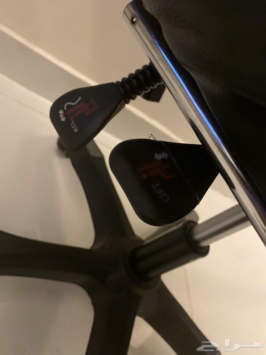 L-shaped table for sale, no damage, with gaming chair64442076211585112