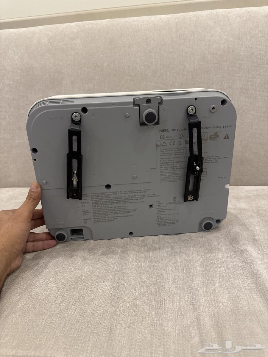 NEC large projector64446350636929111