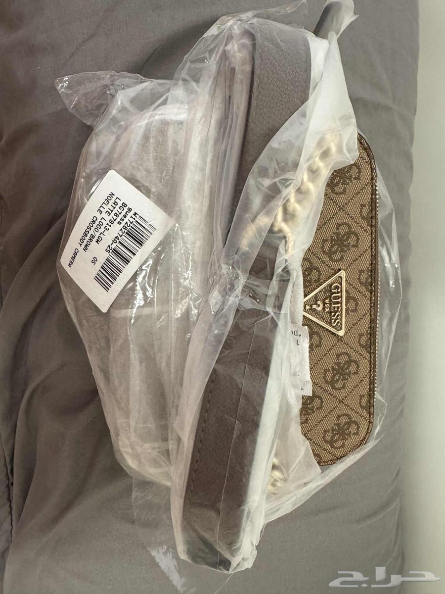 شنطه Guess جديدة للبيع اقل من سعر المعرض ب 200 ريال64446162368642112