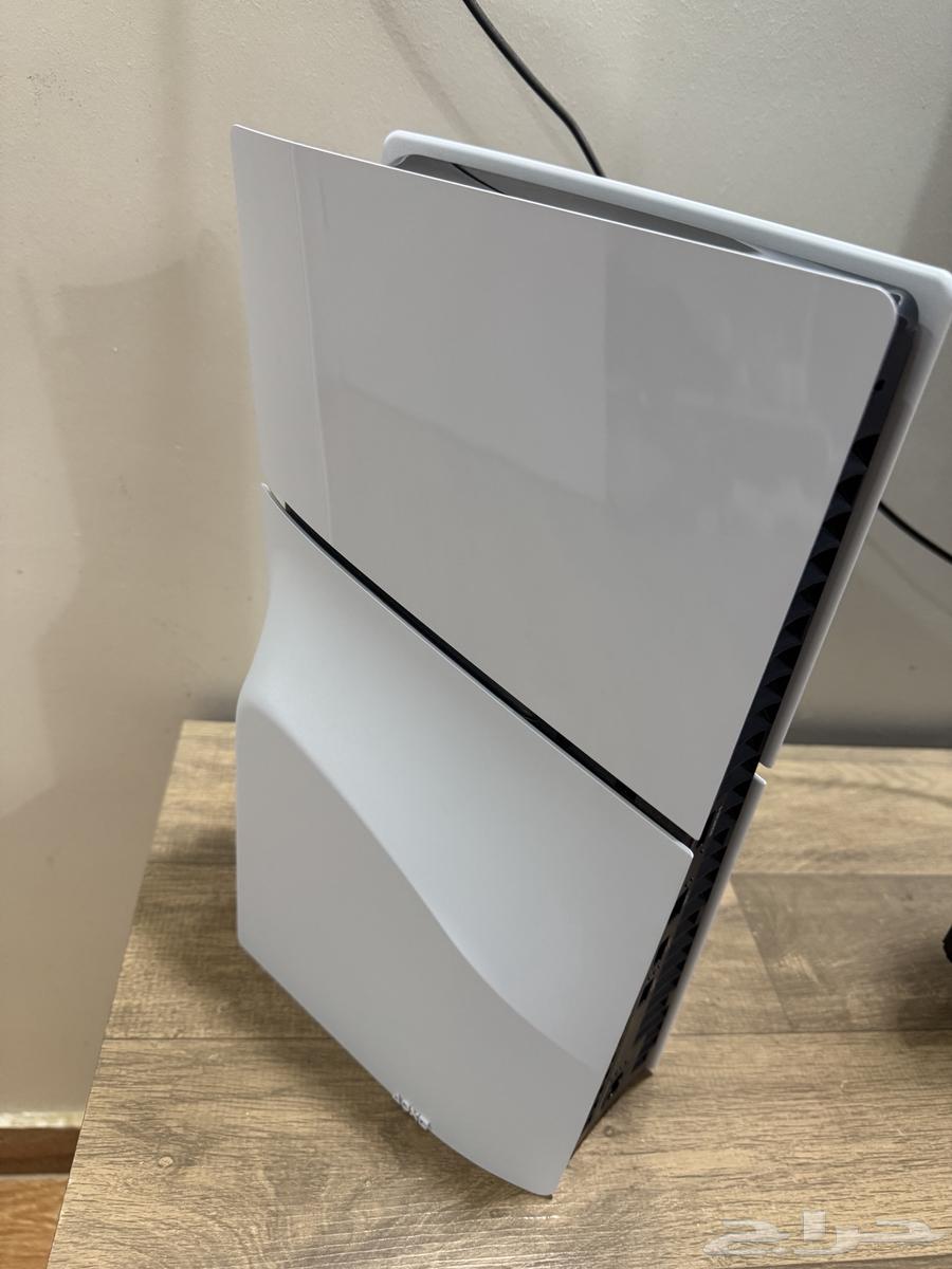 Sony 5 with all accessories, two controllers, and 3 discs64444754803202114