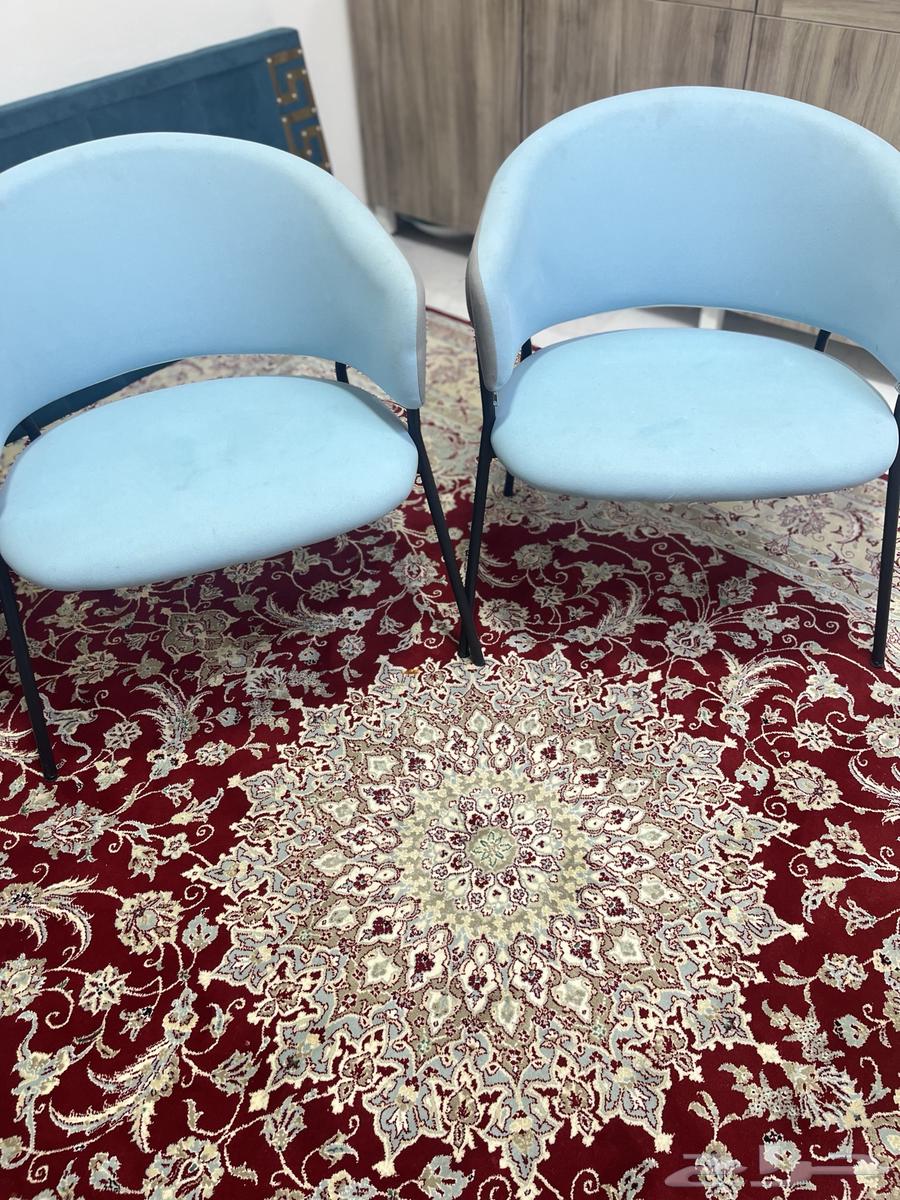 Two chairs and a new table64442323298178110