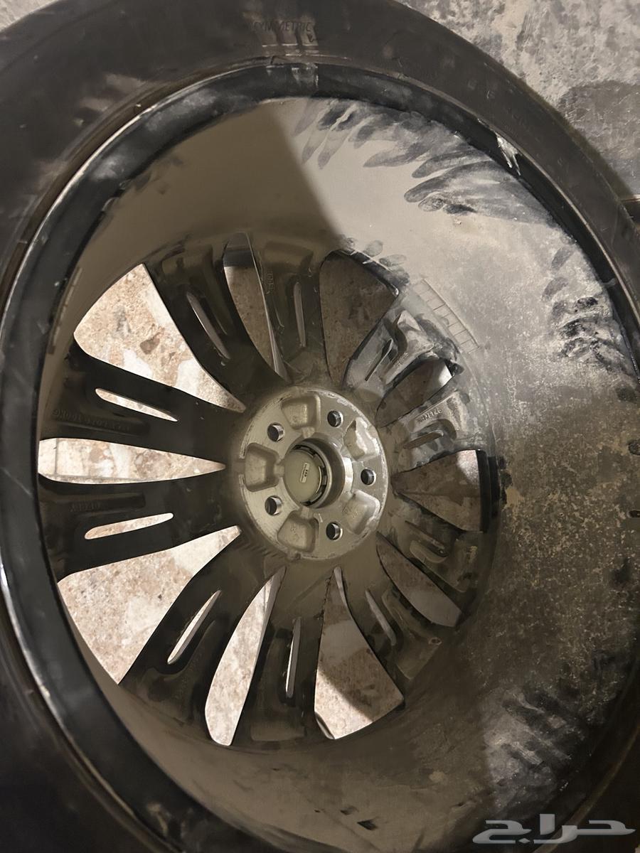 جنط جيلي توجيلا مقاس 20 وكالة وفي حالة ممتازة مع كفر جوديير64611417518722114