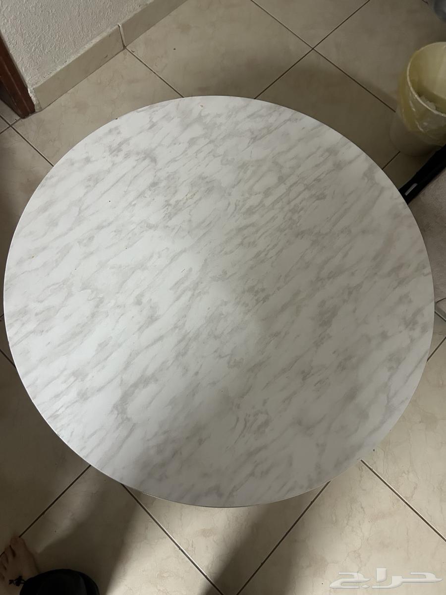 طاولة مستعمله للبيع64445472571267111