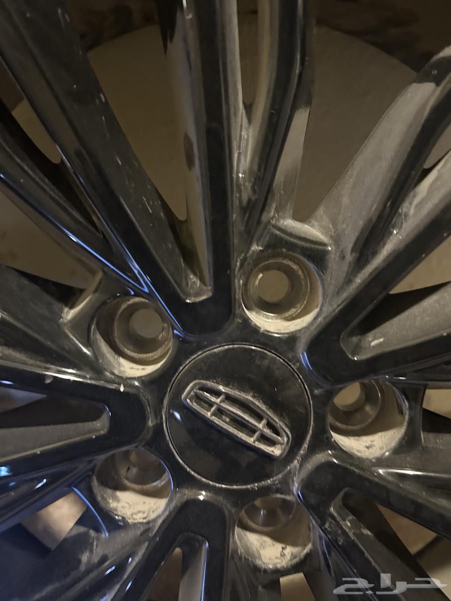 جنط جيلي توجيلا مقاس 20 وكالة وفي حالة ممتازة مع كفر جوديير64611417518722112