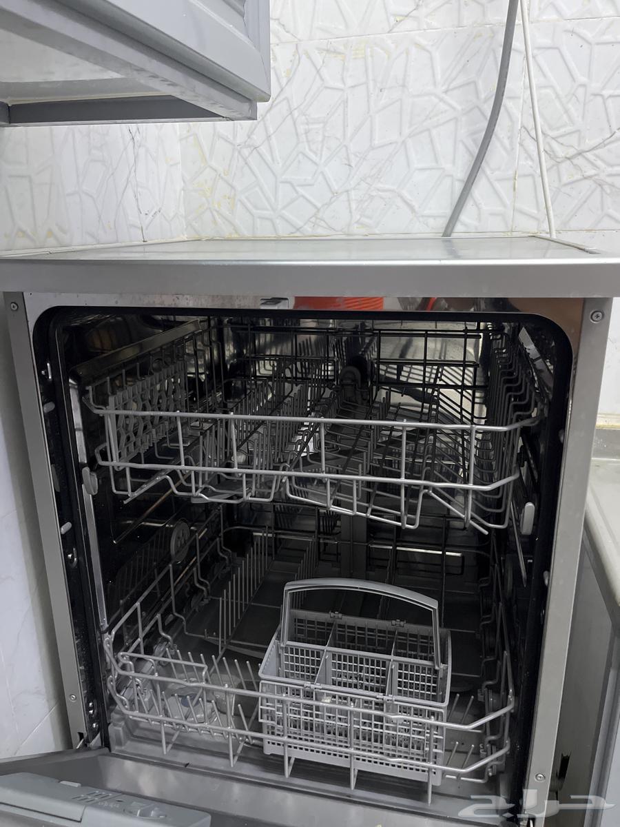 Normal size dishwasher, new with little use64447521339523112