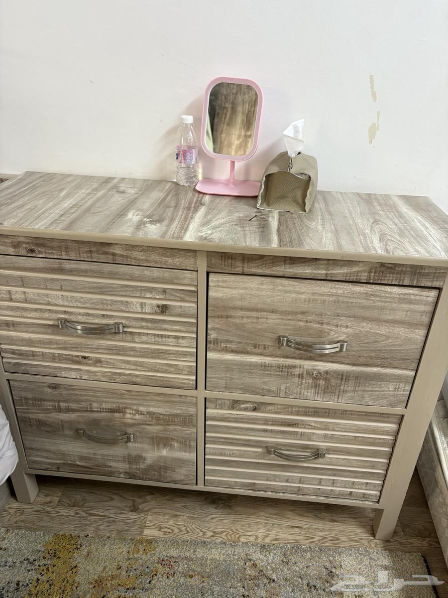 اثاث غرفة نوم ( دولاليب و تسريحه و كمدينه وسرير )64446284154369112